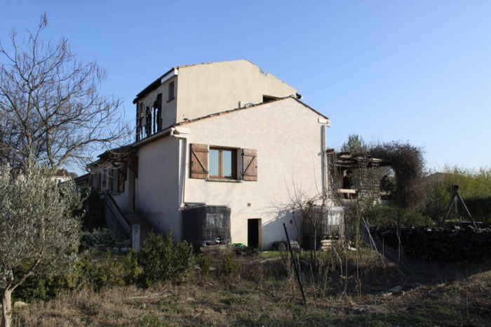 R�habilitation �cologique d'une maison pavillonnaire : vue exterieure avant interventions