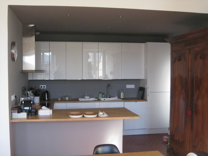 R�novation d'un 3 fen�tres marseillais : Salon/salle � manger: photo de la cuisine �quip�e