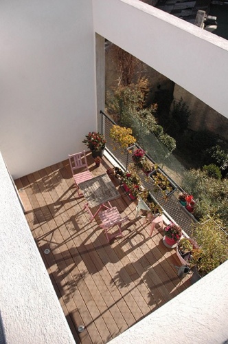 Maison de ville en b�ton : Terrasse du R+2 vue depuis le toit terrasse accessible